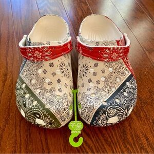 CROCS  Classic Clogs - Bandana - Women’s 10 / Mens 8 - White Red Blue Green NWT